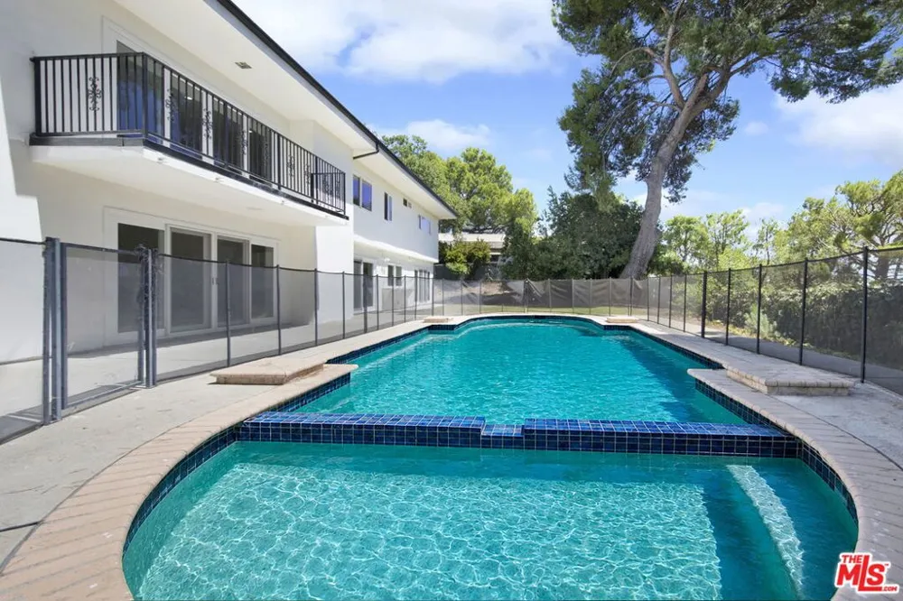 16608 Park Lane Circle Los Angeles, CA 90049