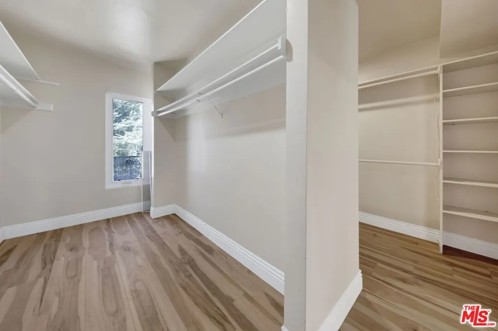 16608 Park Lane Circle Los Angeles, CA 90049