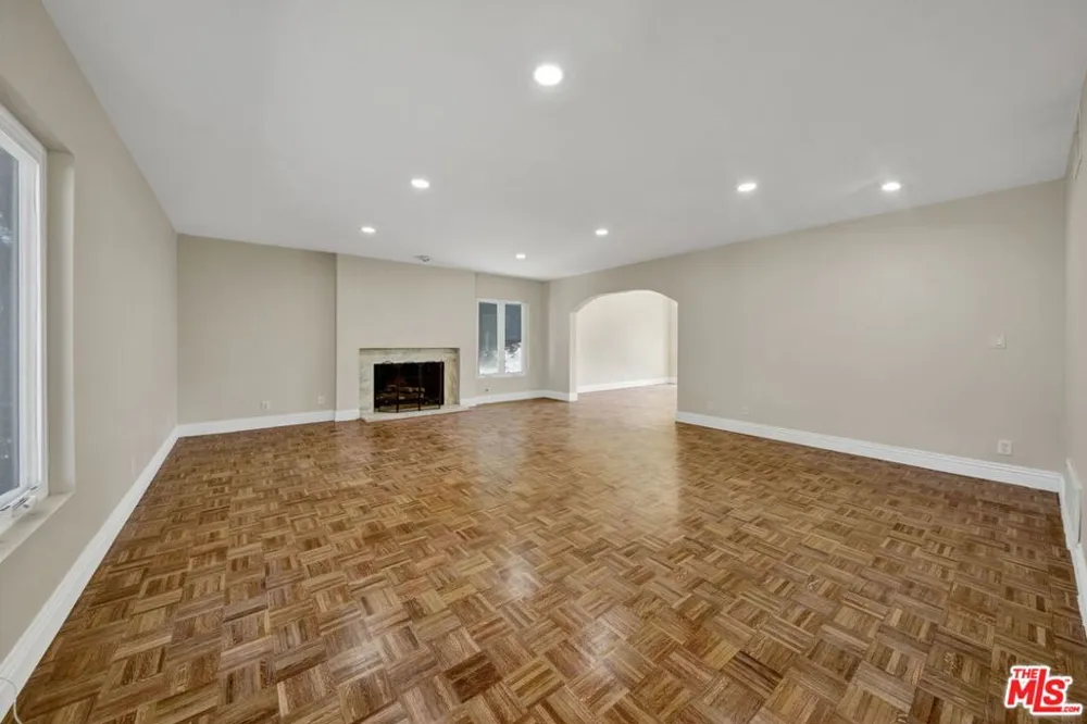 16608 Park Lane Circle Los Angeles, CA 90049