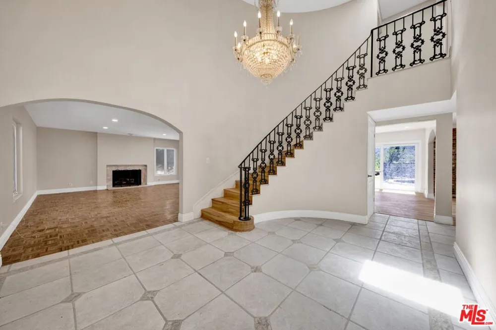 16608 Park Lane Circle Los Angeles, CA 90049