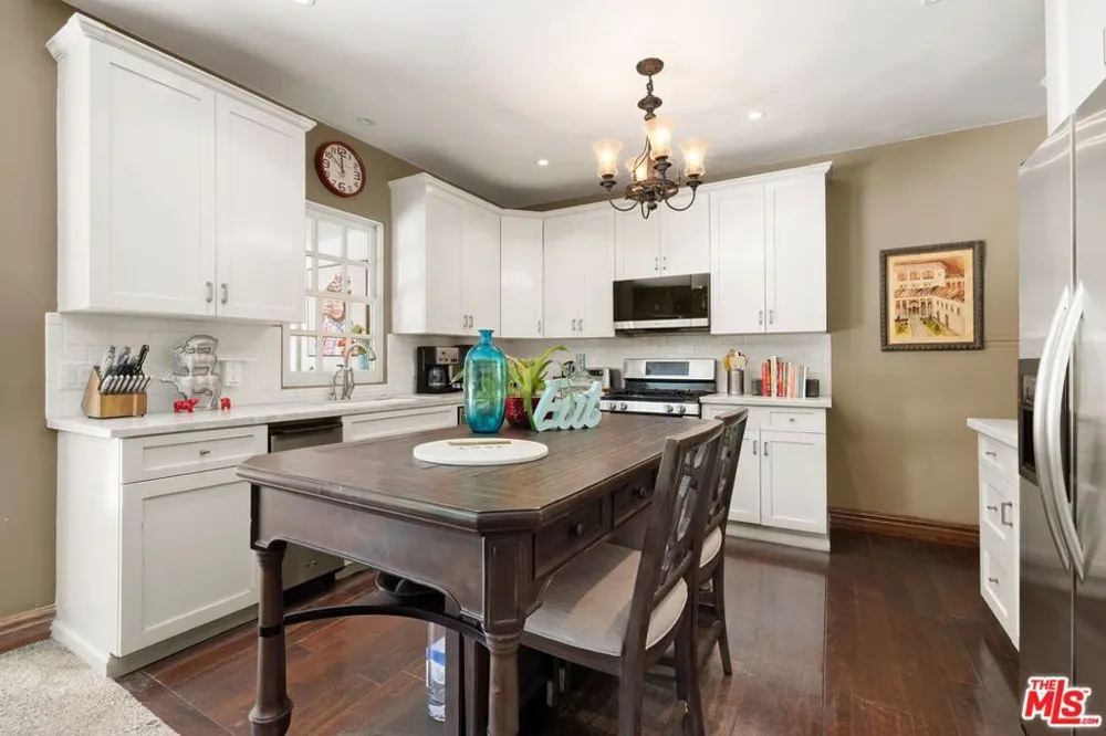6141 Warner Drive Los Angeles, CA 90048