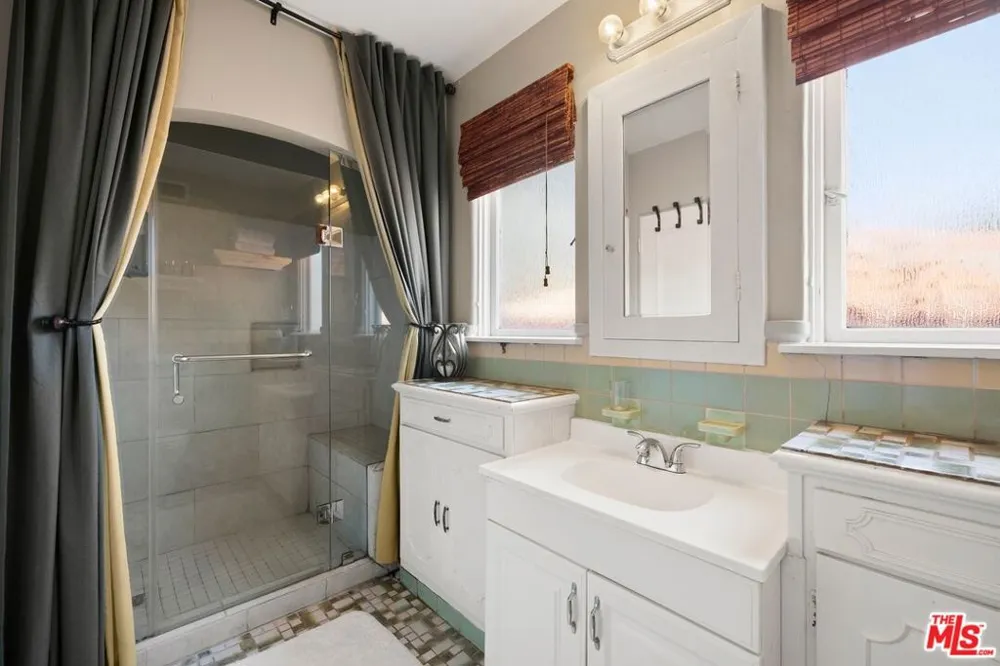 6141 Warner Drive Los Angeles, CA 90048