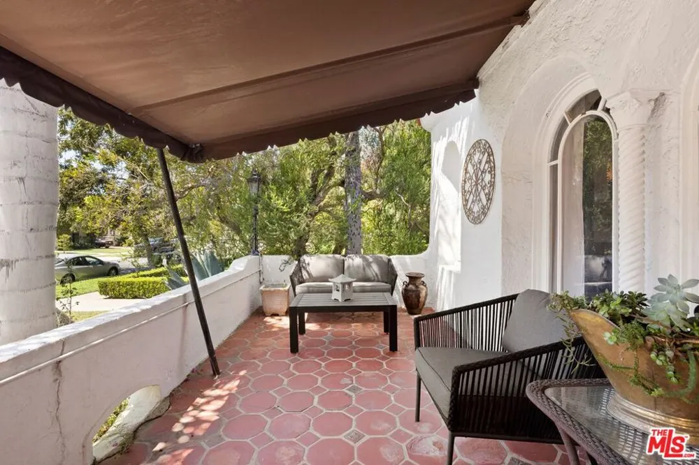 6141 Warner Drive Los Angeles, CA 90048