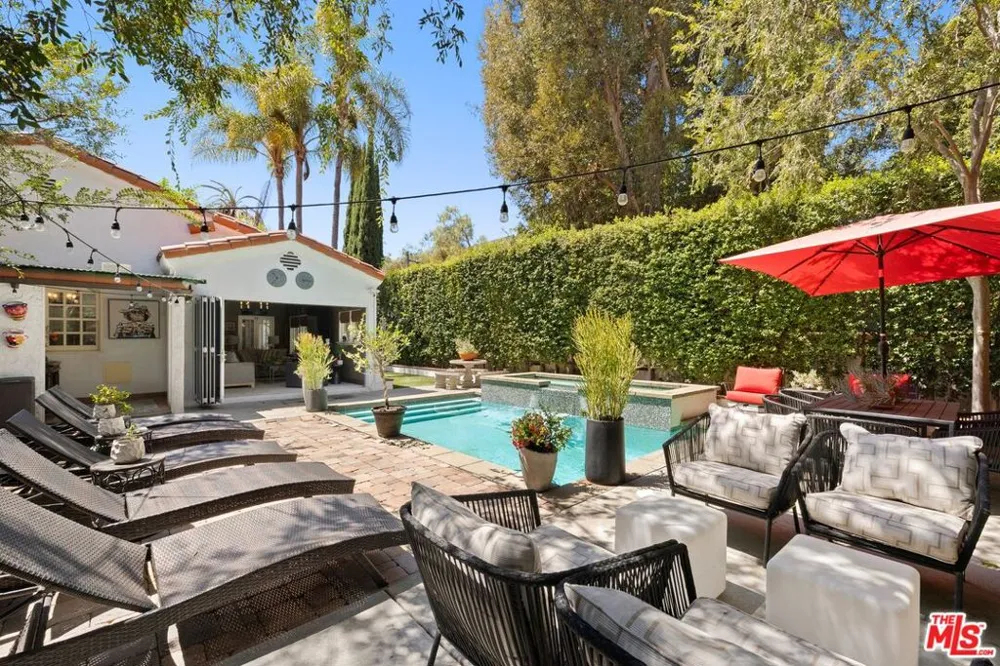 6141 Warner Drive Los Angeles, CA 90048