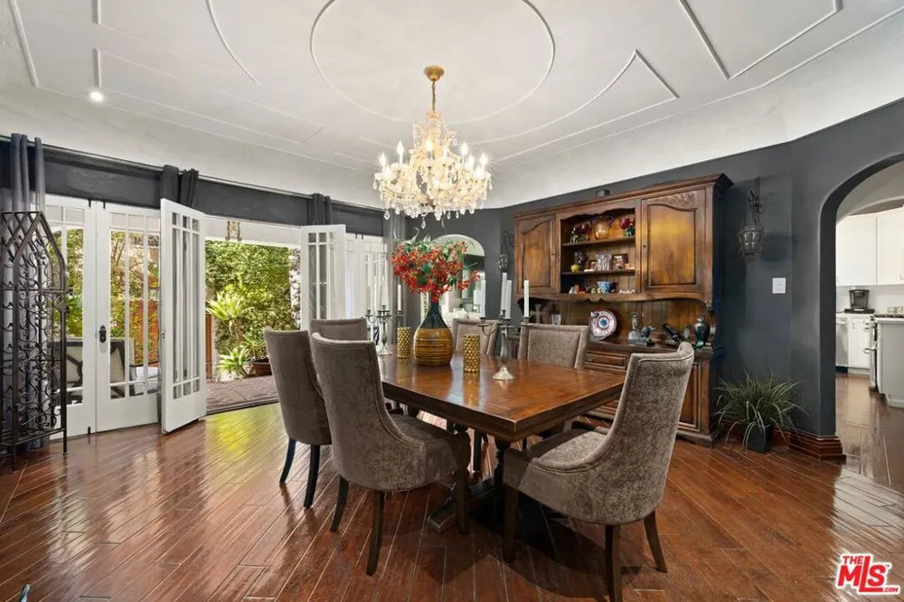 6141 Warner Drive Los Angeles, CA 90048
