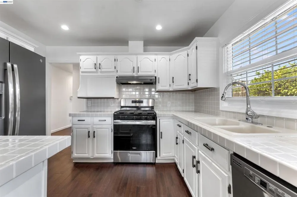 354 Berry Ave Hayward, CA 94544