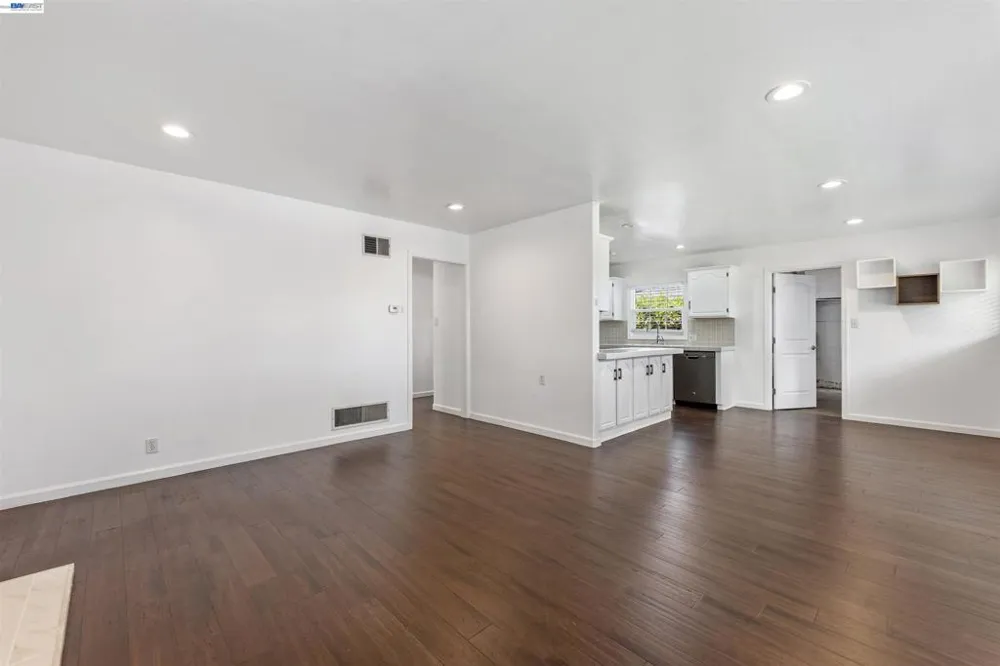354 Berry Ave Hayward, CA 94544