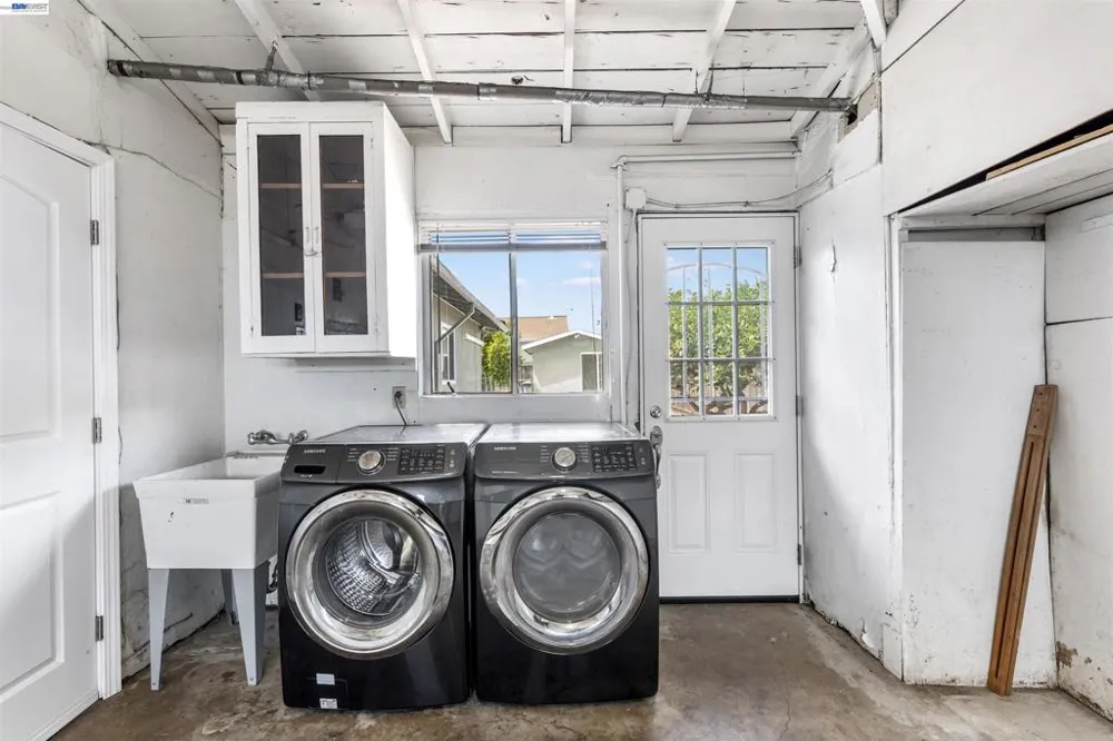 354 Berry Ave Hayward, CA 94544
