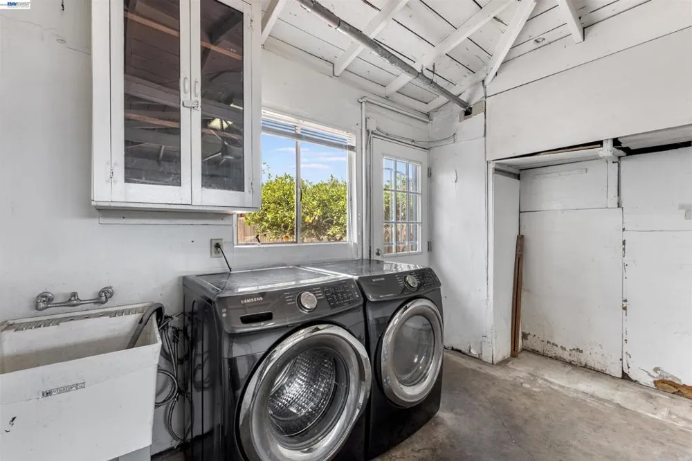 354 Berry Ave Hayward, CA 94544
