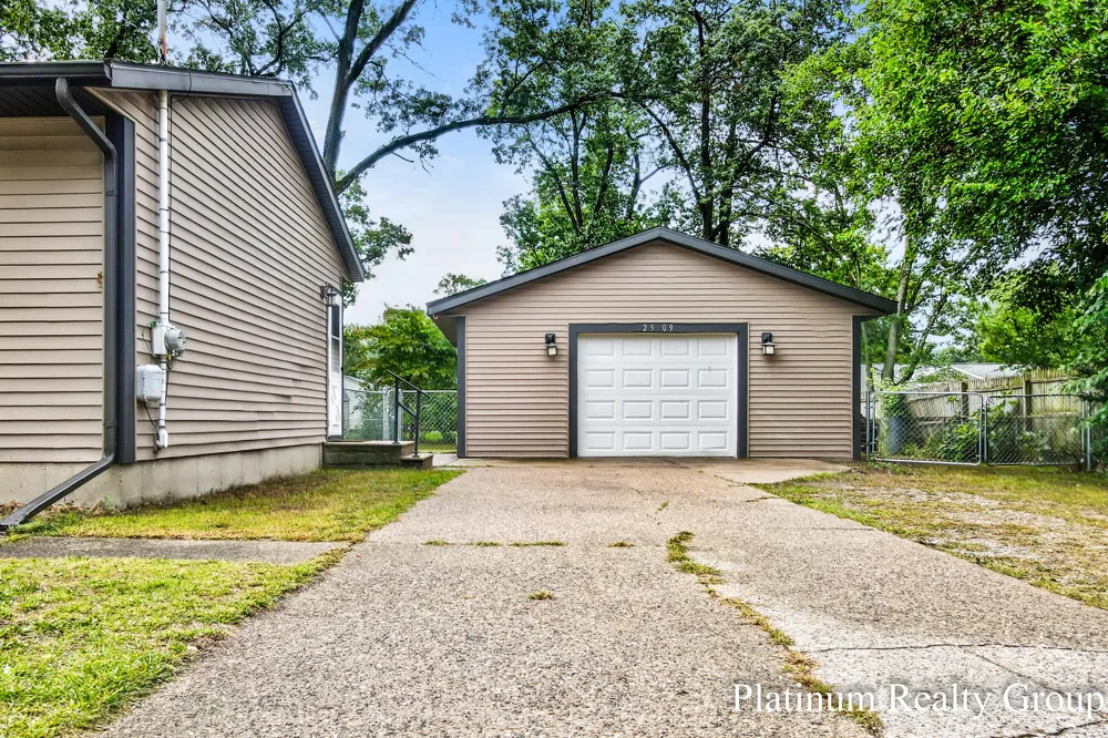 2509 Wesley Avenue Muskegon, MI 49442