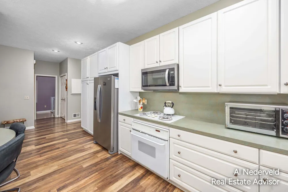 2126 S Cross Creek Drive SE Grand Rapids, MI 49508