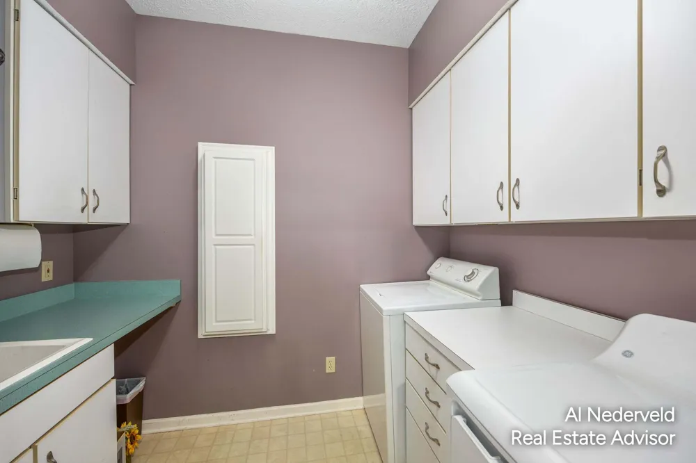 2126 S Cross Creek Drive SE Grand Rapids, MI 49508