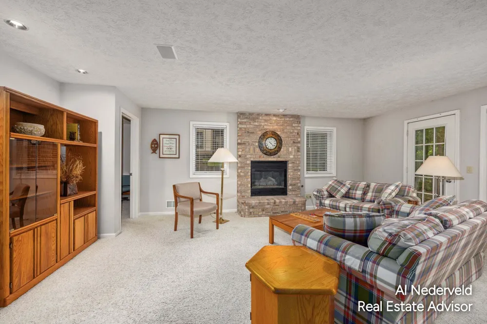 2126 S Cross Creek Drive SE Grand Rapids, MI 49508