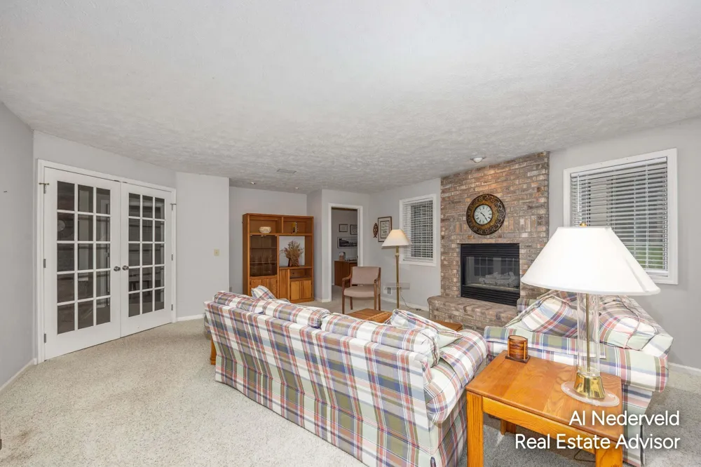 2126 S Cross Creek Drive SE Grand Rapids, MI 49508