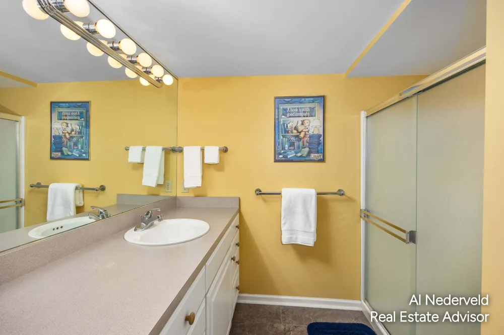 2126 S Cross Creek Drive SE Grand Rapids, MI 49508