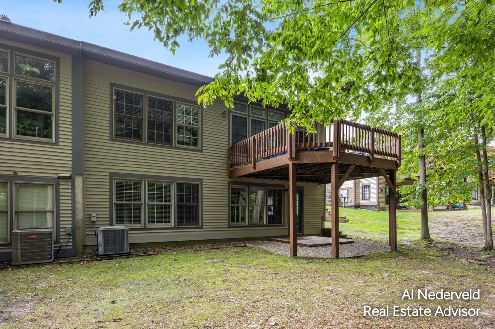 2126 S Cross Creek Drive SE Grand Rapids, MI 49508