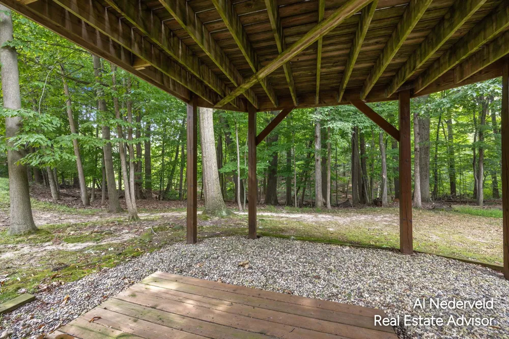 2126 S Cross Creek Drive SE Grand Rapids, MI 49508