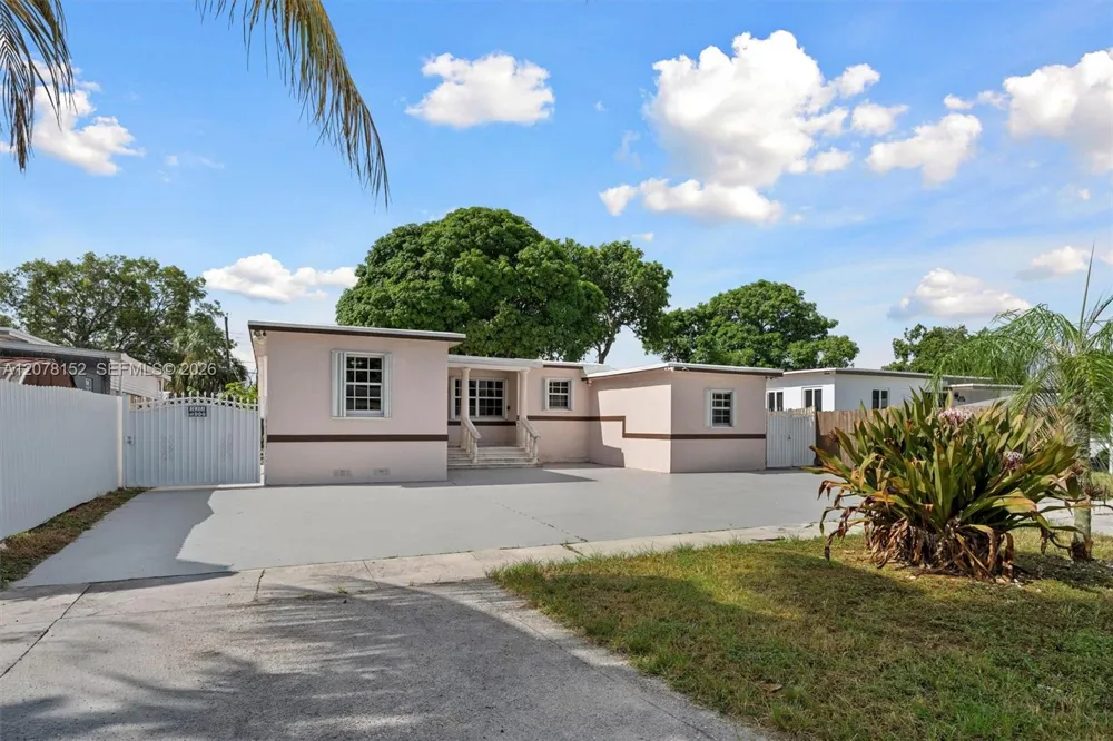 292 E 55th St Hialeah, FL 33013