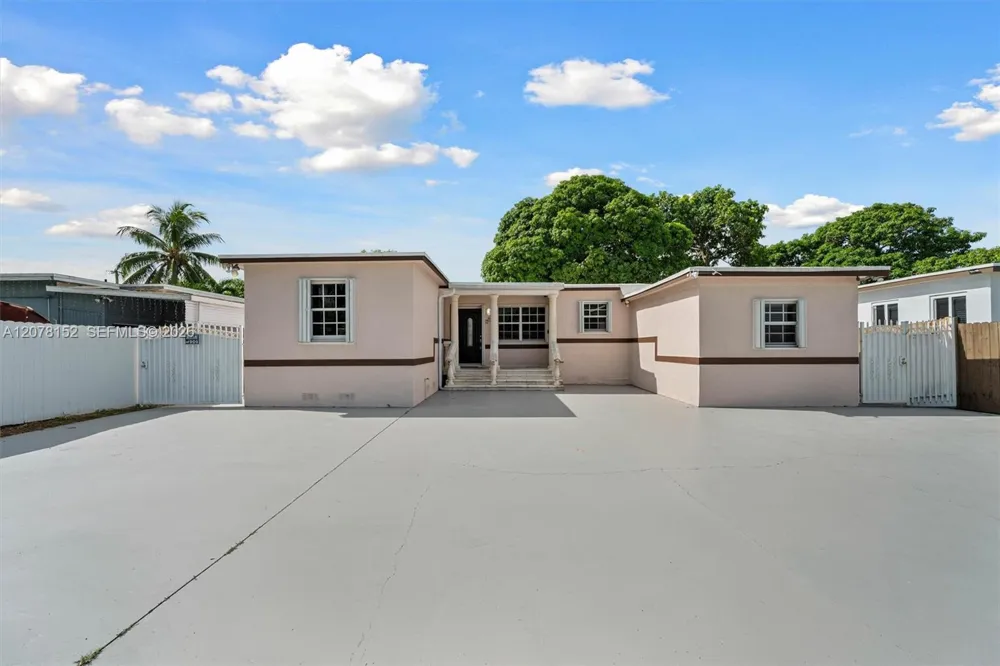 292 E 55th St Hialeah, FL 33013