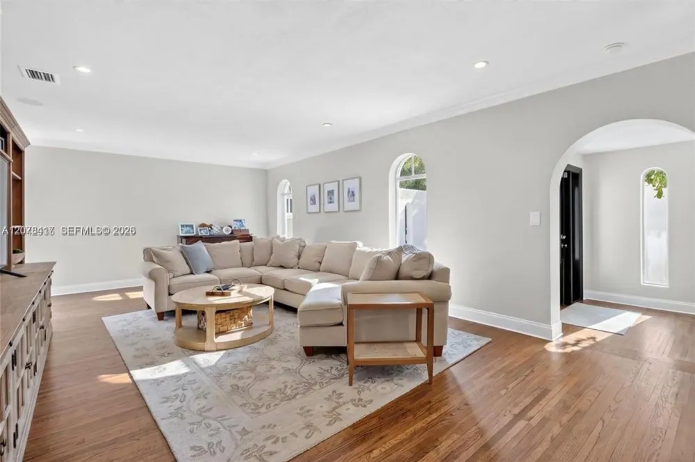 4943 Riviera Dr #- Coral Gables, FL 33146