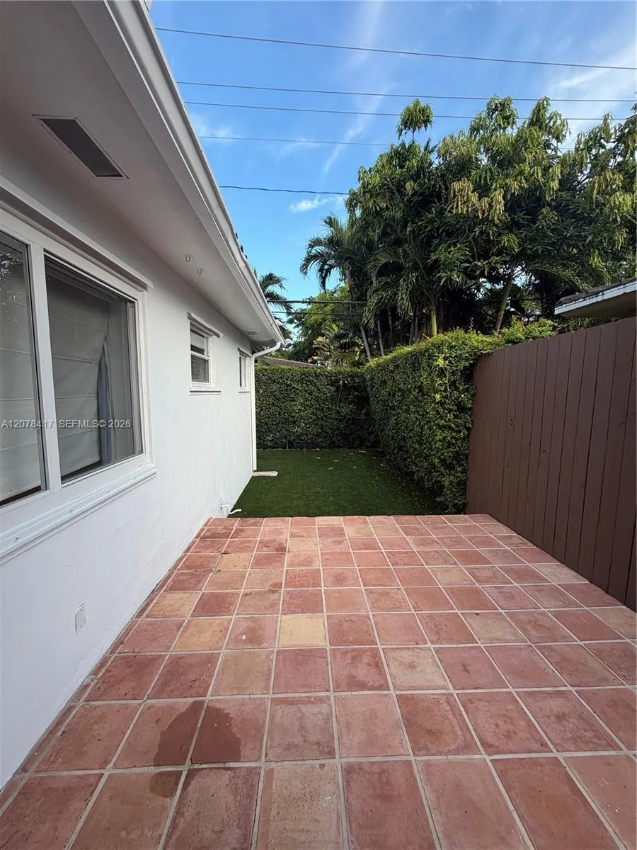 4943 Riviera Dr #- Coral Gables, FL 33146