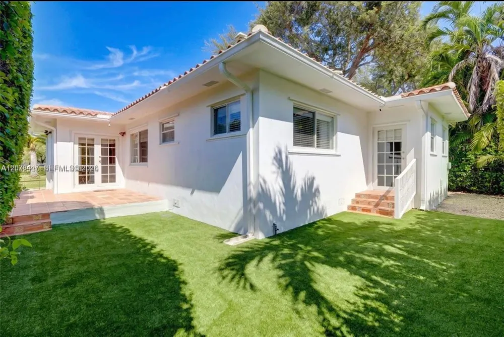 4943 Riviera Dr #- Coral Gables, FL 33146