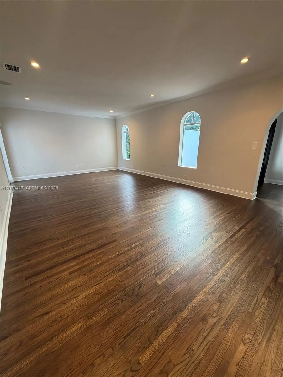 4943 Riviera Dr #- Coral Gables, FL 33146