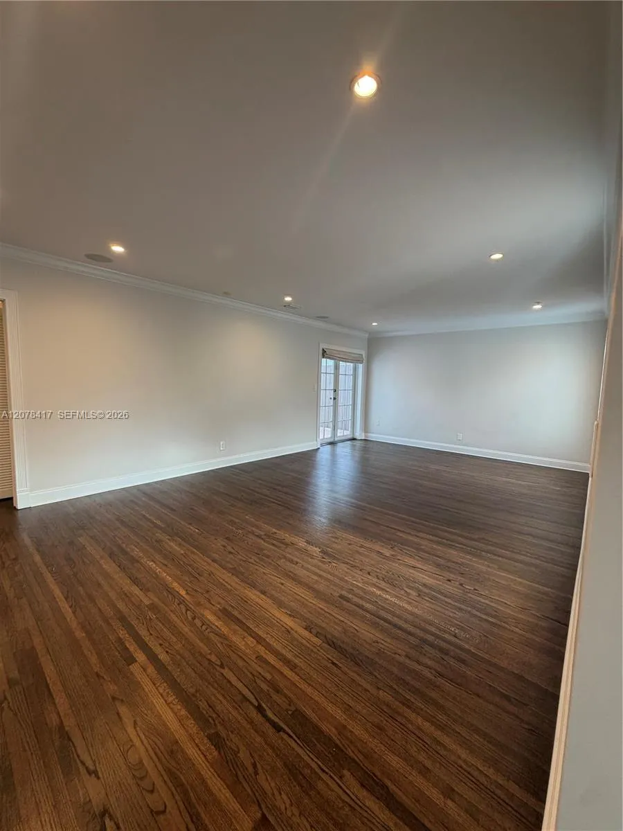 4943 Riviera Dr #- Coral Gables, FL 33146