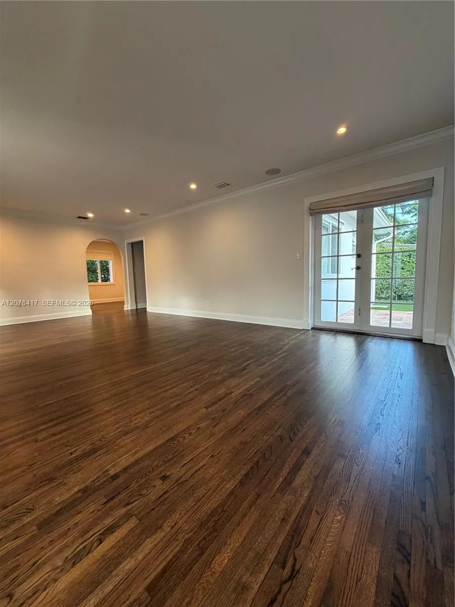 4943 Riviera Dr #- Coral Gables, FL 33146