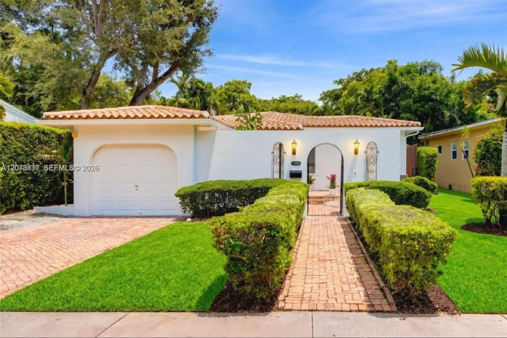 4943 Riviera Dr #- Coral Gables, FL 33146