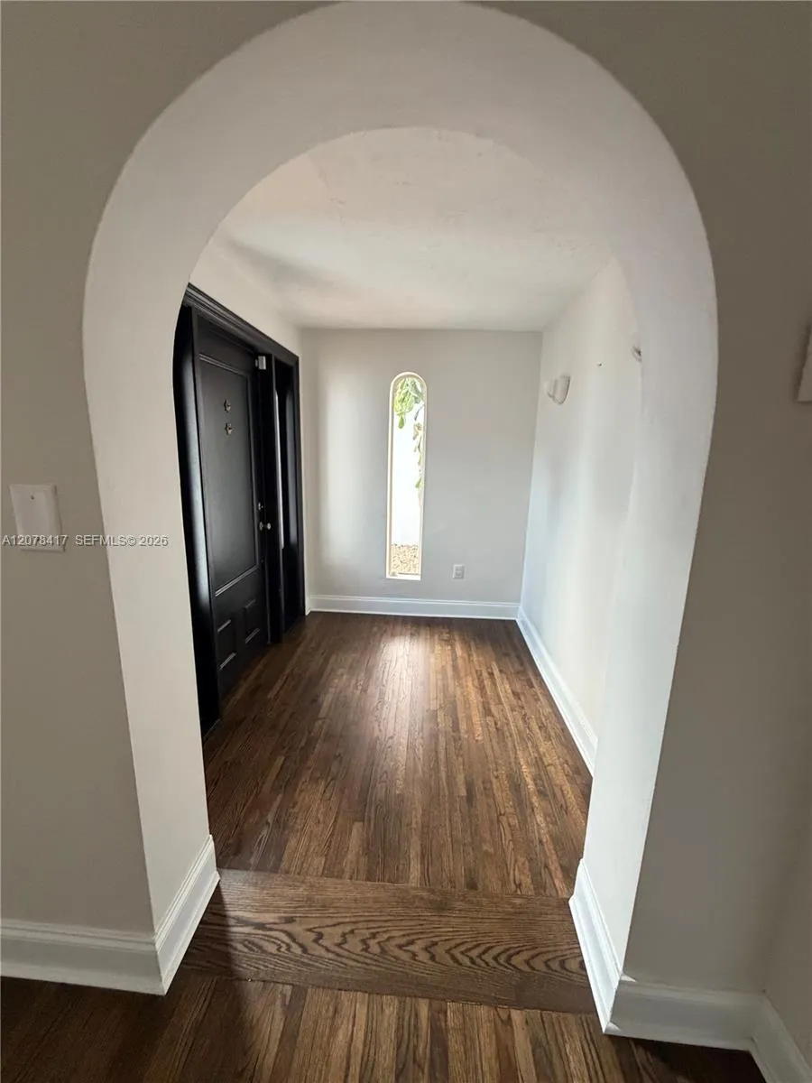 4943 Riviera Dr #- Coral Gables, FL 33146