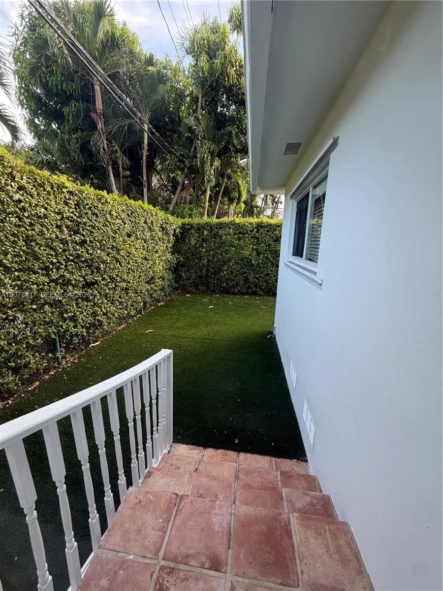4943 Riviera Dr #- Coral Gables, FL 33146