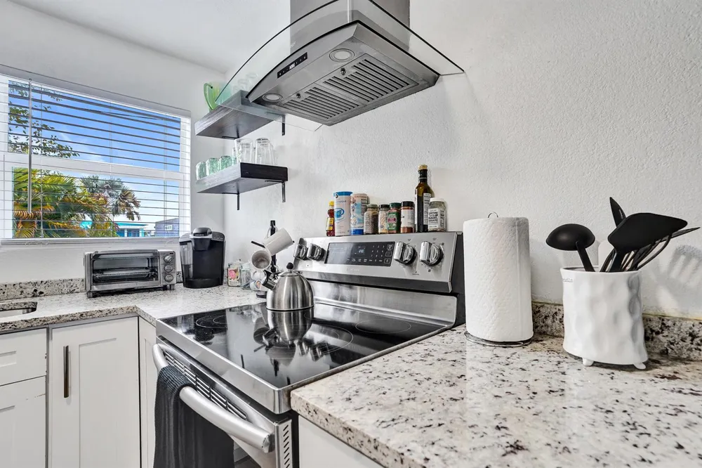 311 SE 3rd Avenue #Upstairs Delray Beach, FL 33483
