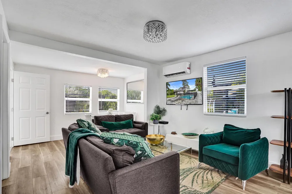 311 SE 3rd Avenue #Upstairs Delray Beach, FL 33483