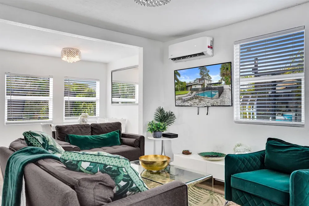 311 SE 3rd Avenue #Upstairs Delray Beach, FL 33483