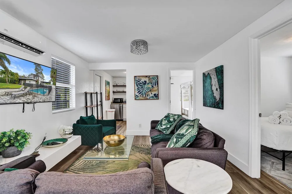 311 SE 3rd Avenue #Upstairs Delray Beach, FL 33483