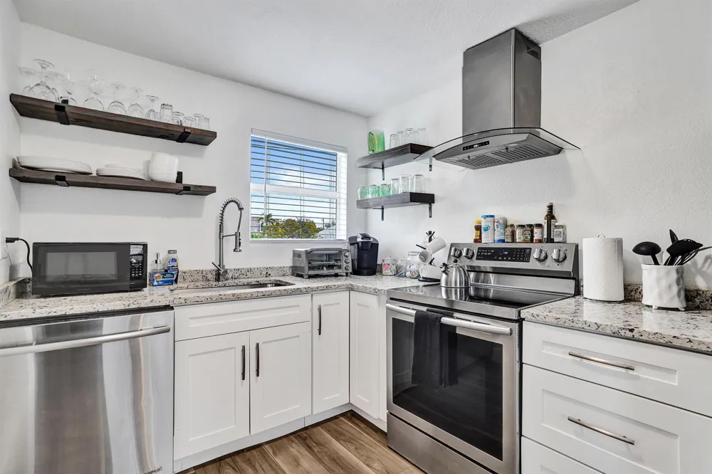 311 SE 3rd Avenue #Upstairs Delray Beach, FL 33483