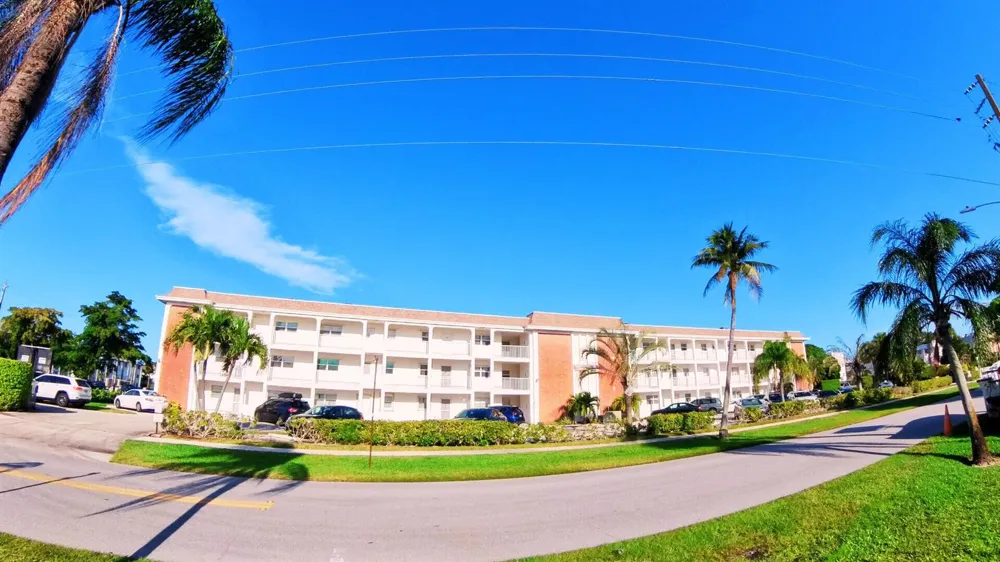 236 CASTLEWOOD DRIVE #202 North Palm Beach, FL 33408