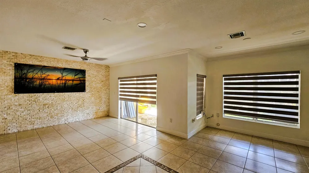 213 TALIA CIRCLE Palm Springs, FL 33461
