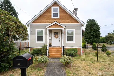 305 W 6th Street