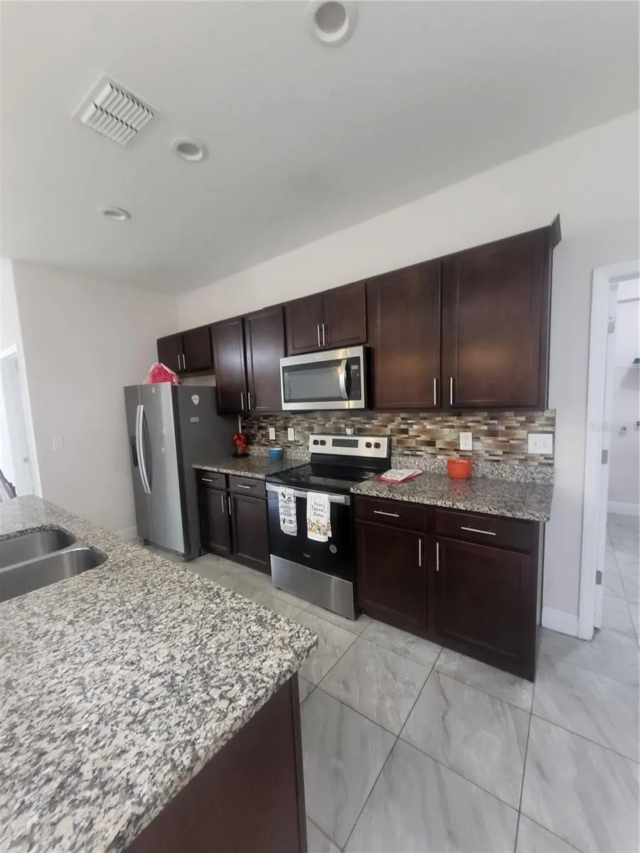 586 GERALDINE DRIVE Deltona, FL 32725