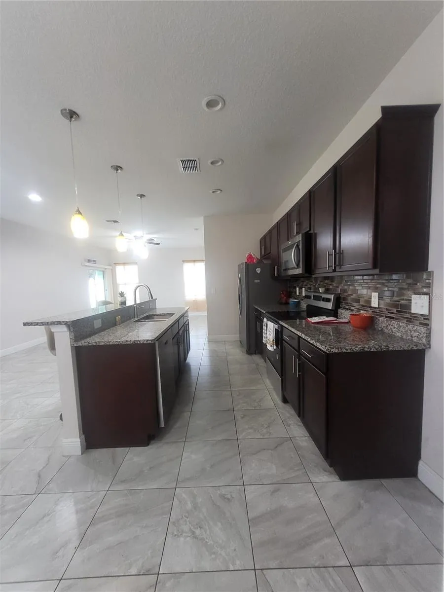 586 GERALDINE DRIVE Deltona, FL 32725