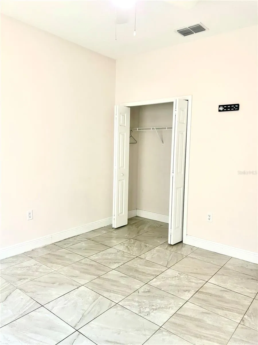 586 GERALDINE DRIVE Deltona, FL 32725