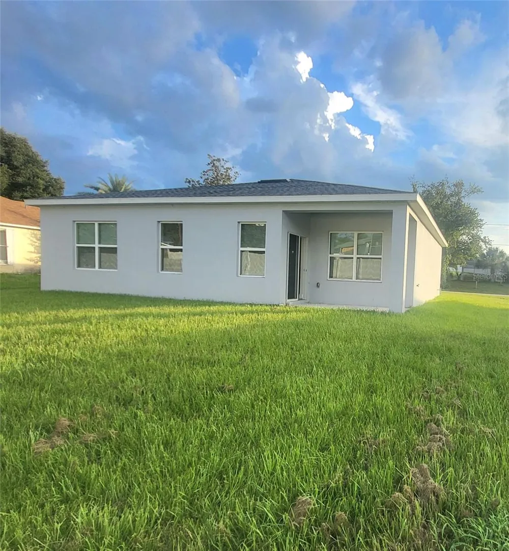 586 GERALDINE DRIVE Deltona, FL 32725