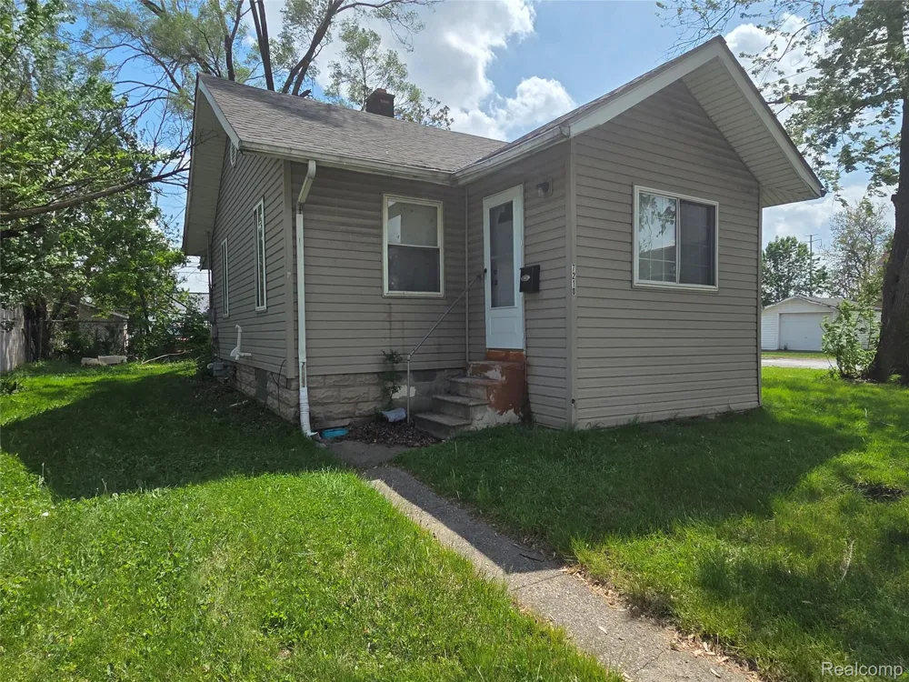 7210 Rivard Avenue Warren City, MI 48091