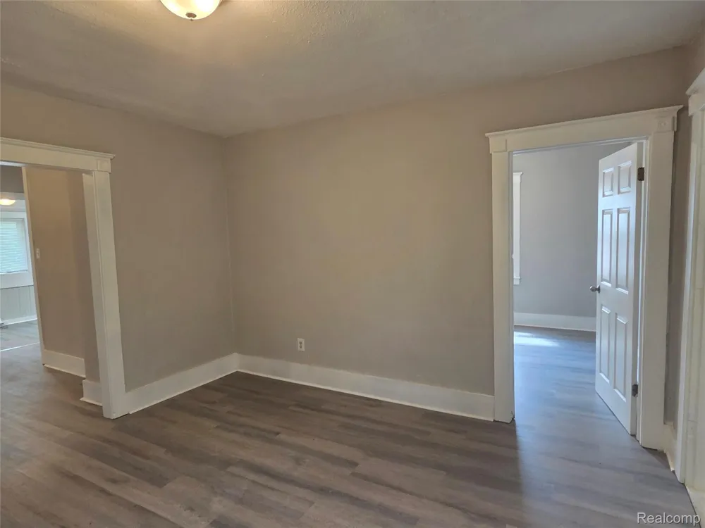 7210 Rivard Avenue Warren City, MI 48091