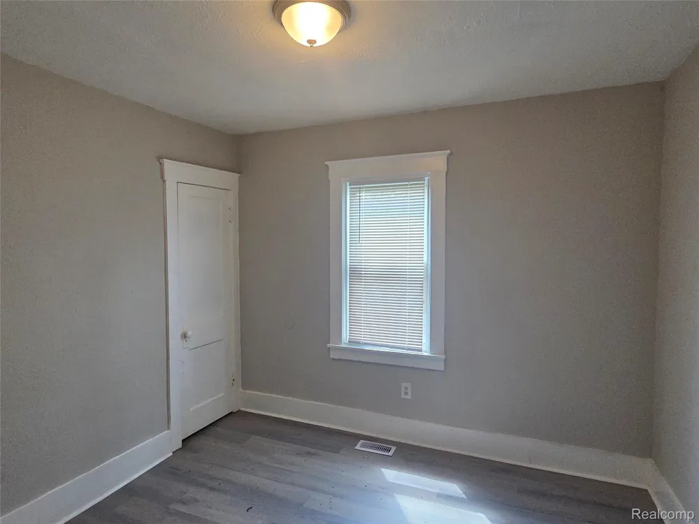 7210 Rivard Avenue Warren City, MI 48091