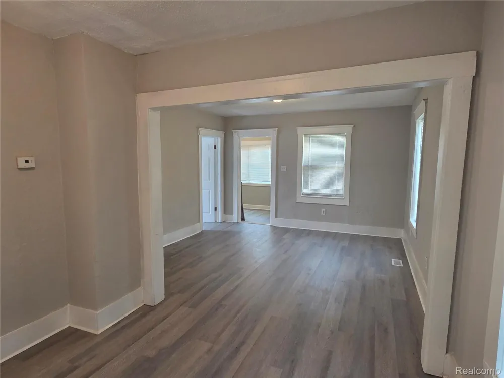 7210 Rivard Avenue Warren City, MI 48091