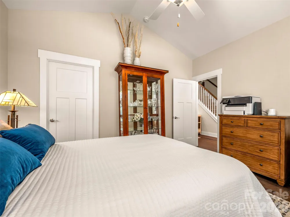 217 Hogans View Circle Hendersonville, NC 28739