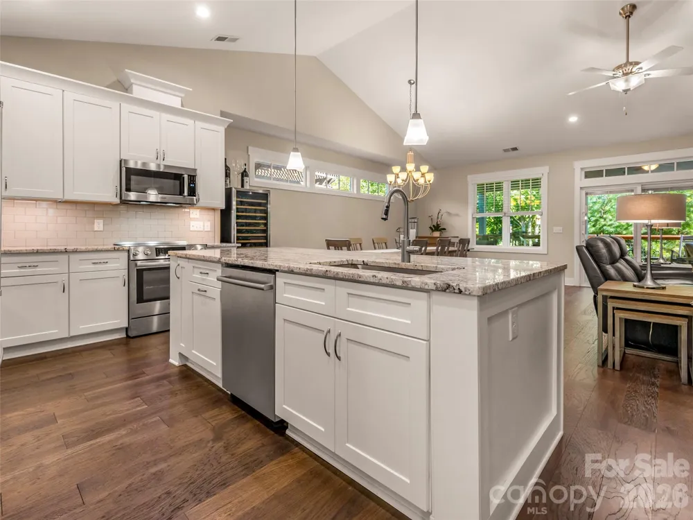 217 Hogans View Circle Hendersonville, NC 28739